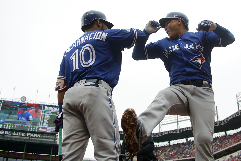 A punta de jonrones, Azulejos supera a Rangers y queda a un paso de la Serie de Campeonato