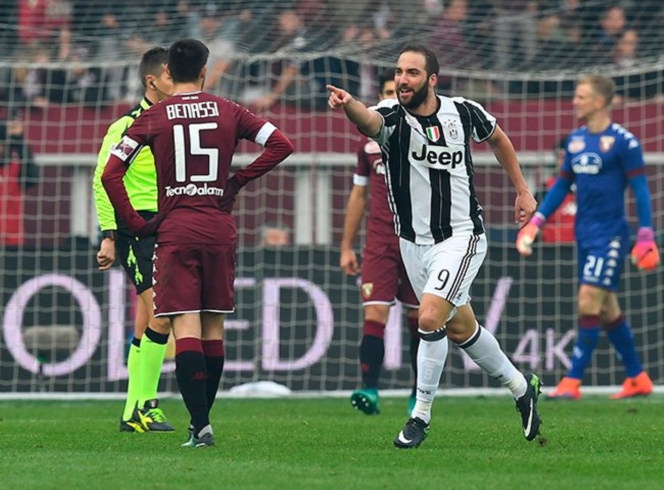 Gonzalo Higuaín resucita a la Juventus en el derbi de Turín