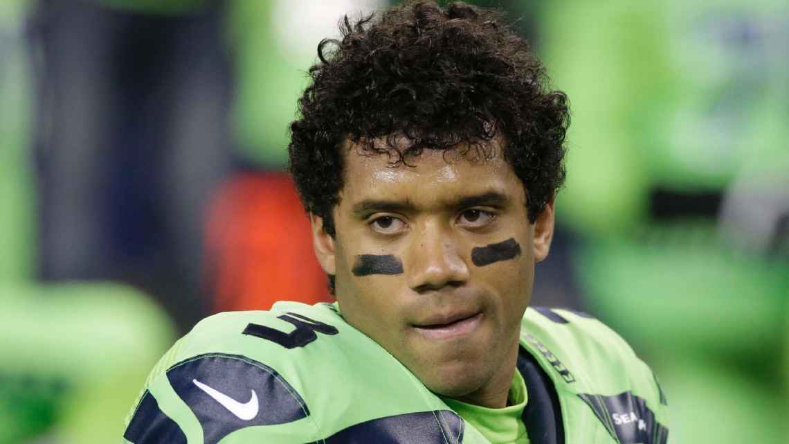 Russell Wilson bromea a expensas de Richard Sherman