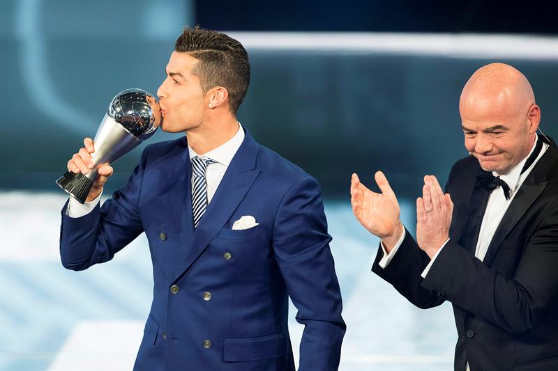 Cristiano Ronaldo consagra su año soñado con el premio The Best