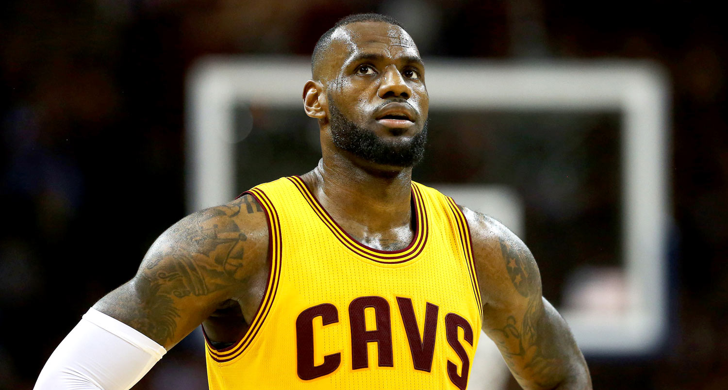 LeBron James explota nuevamente contra la directiva de los Cavs