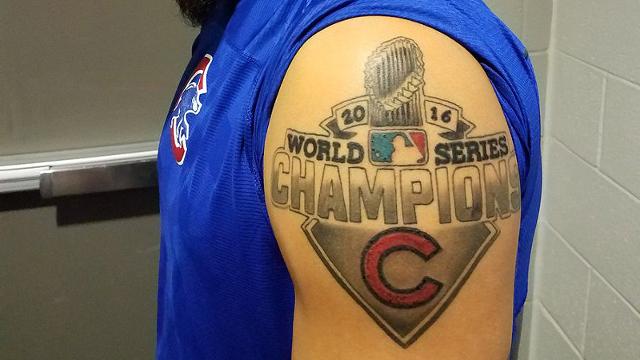 Javier Báez conmemora título de Cachorros con un tatuaje