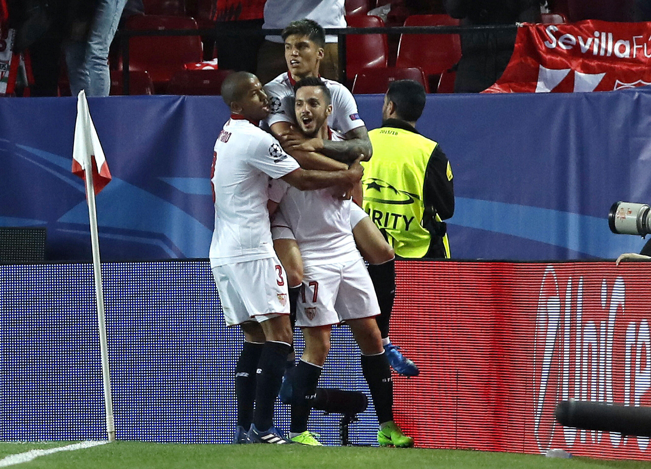 Sevilla dejó con vida al Leicester con una corta victoria en el Sánchez Pizjuán