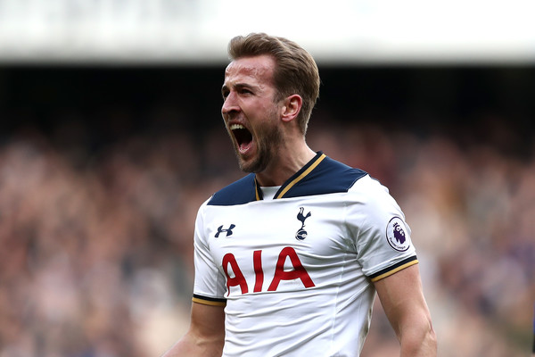 Harry Kane mantiene la persecución del Tottenham