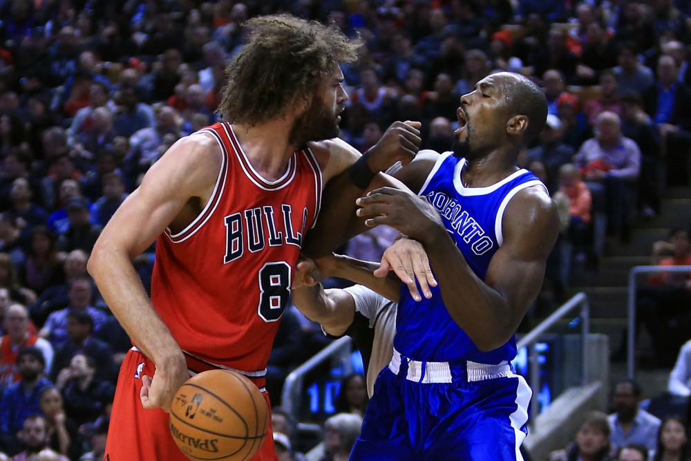 Video | Serge Ibaka y Robin López se pelean en pleno encuentro