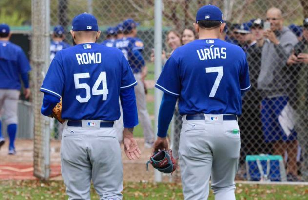 Julio Urías y Sergio Romo ven acción con los Dodgers