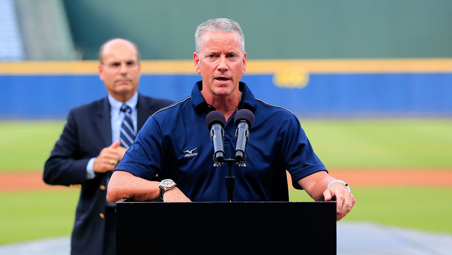 Tom Glavine se encuentra en el grupo de interesados en comprar a los Marlins