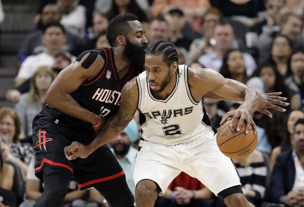 San Antonio arrasa con los Rockets y empata la serie