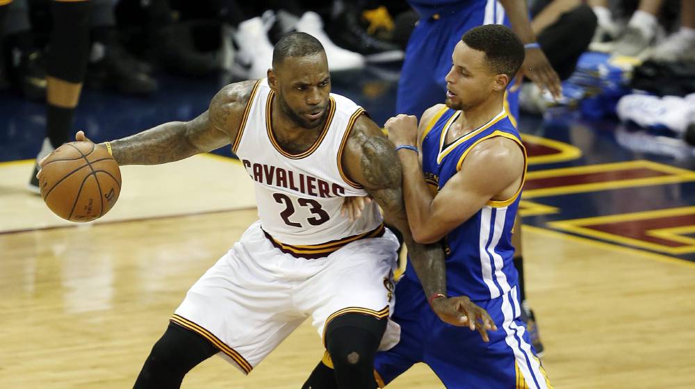 Golden State va por la historia y Cleveland por el milagro de mantenerse con vida