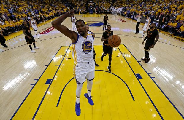 Golden State derrota a Cleveland y conquista un nuevo campeonato