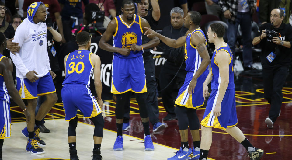 Los Cavaliers no son suficientes para combatir a los inspirados Warriors