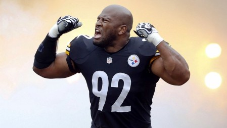 James Harrison firma contrato de 2 años con Steleers