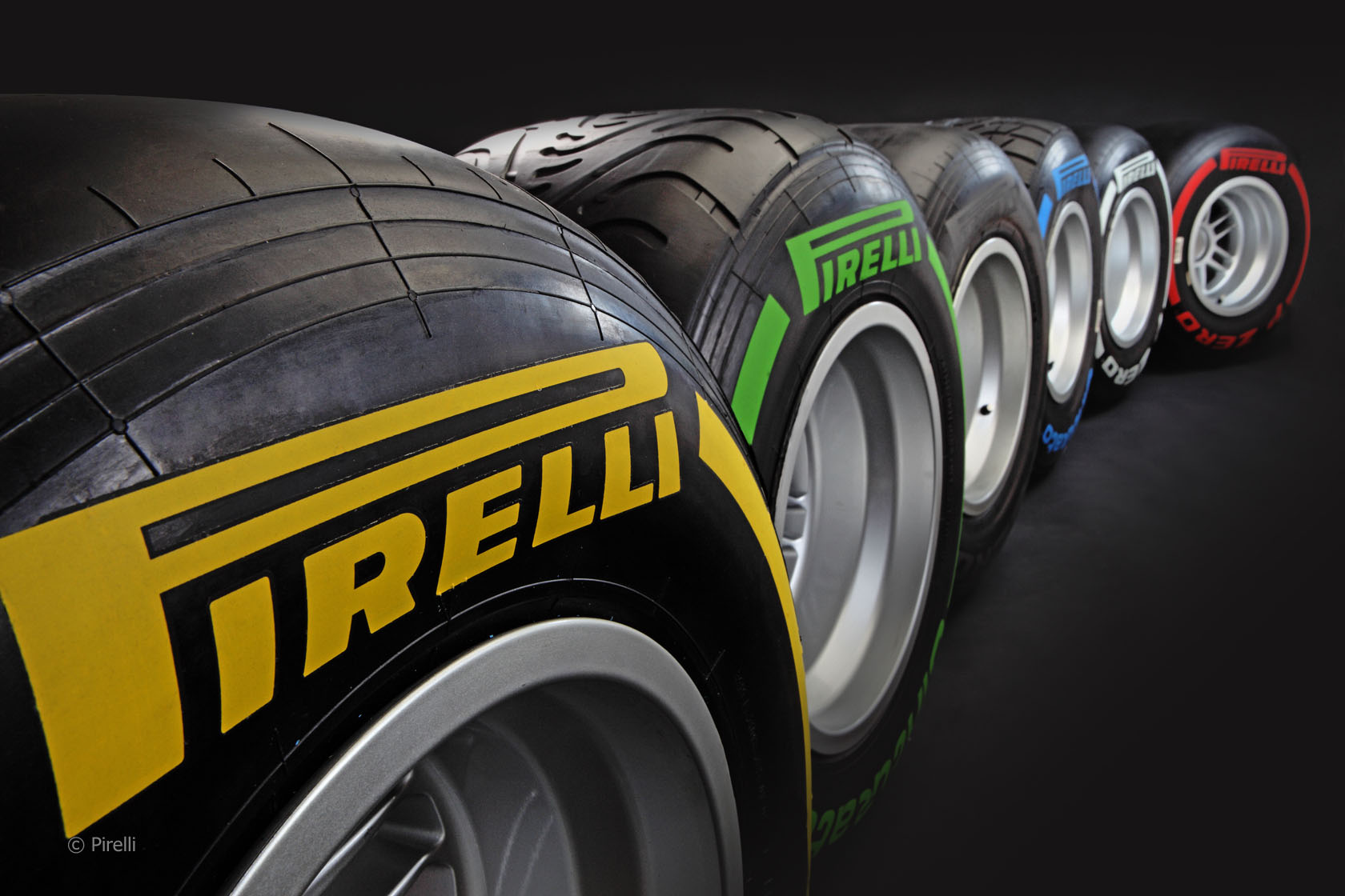 Pirelli prueba los neumáticos de 2018