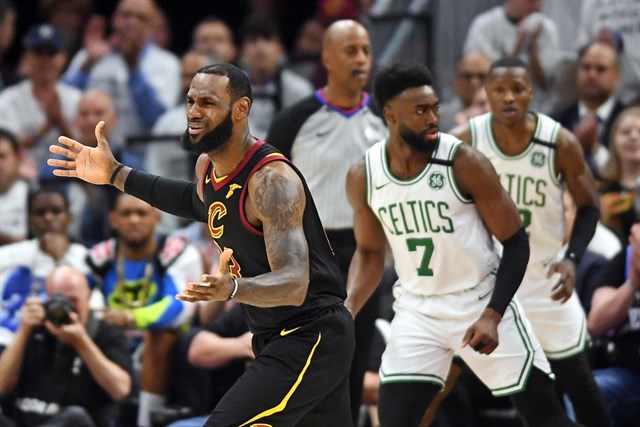 Playoffs 2018 NBA: LeBron y los Cavs fuerzan al Juego 7