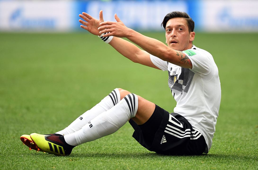 Hoeness ataca a Özil: “Jugó una mi…da en el Mundial de Rusia”