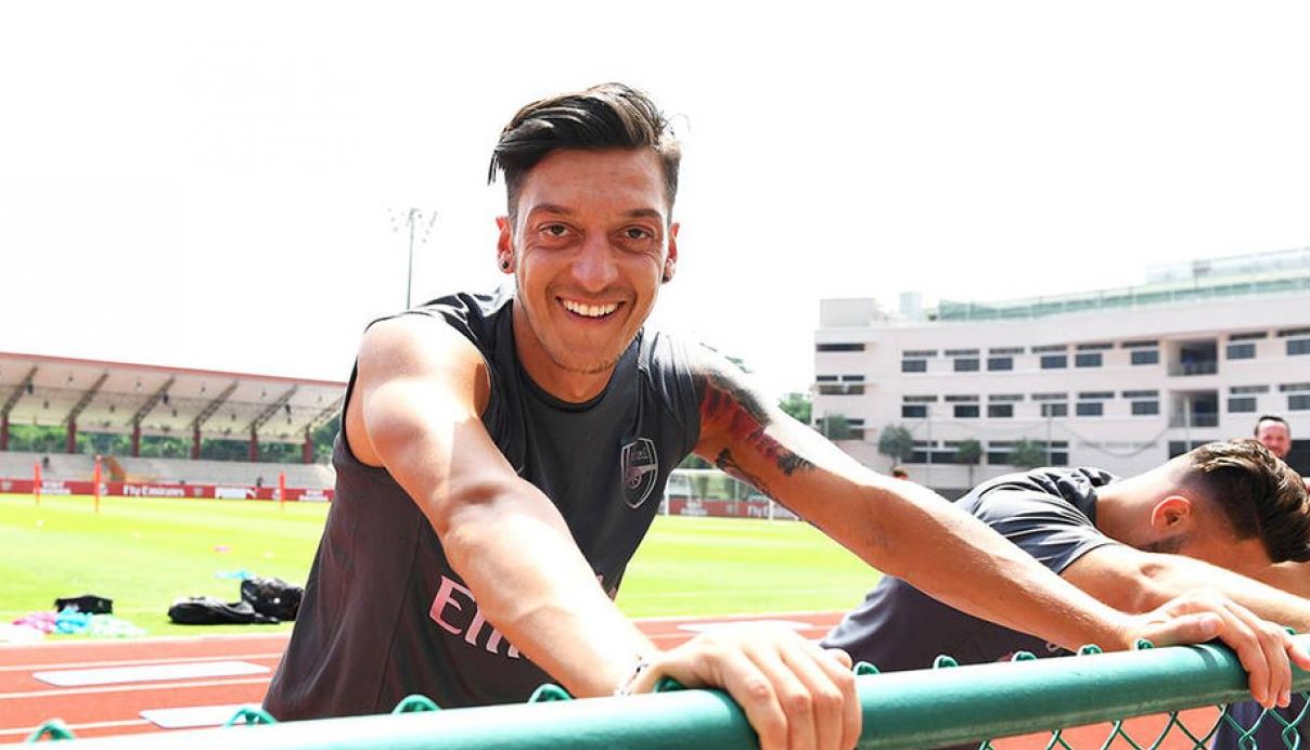 Emery apoya a Özil en su conflicto con Alemania