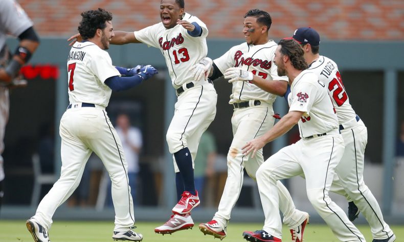 Temporada muerta: Los Bravos sorprenden con grandes firmas