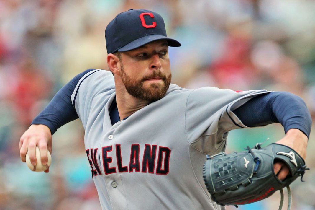 Cleveland escucha ofertas por Corey Kluber y Trevor Bauer