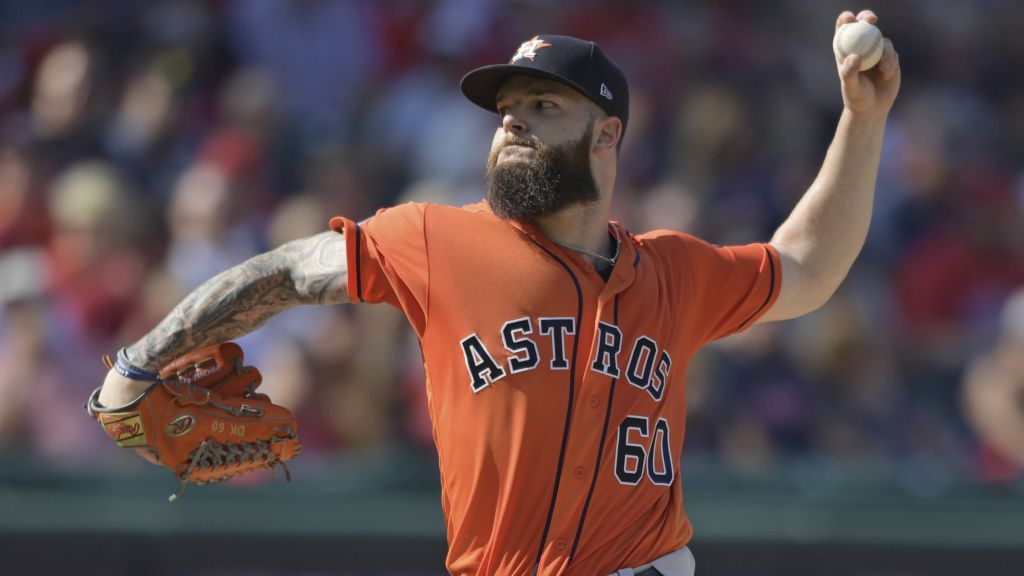 Keuchel lanza mientras escucha ofertas