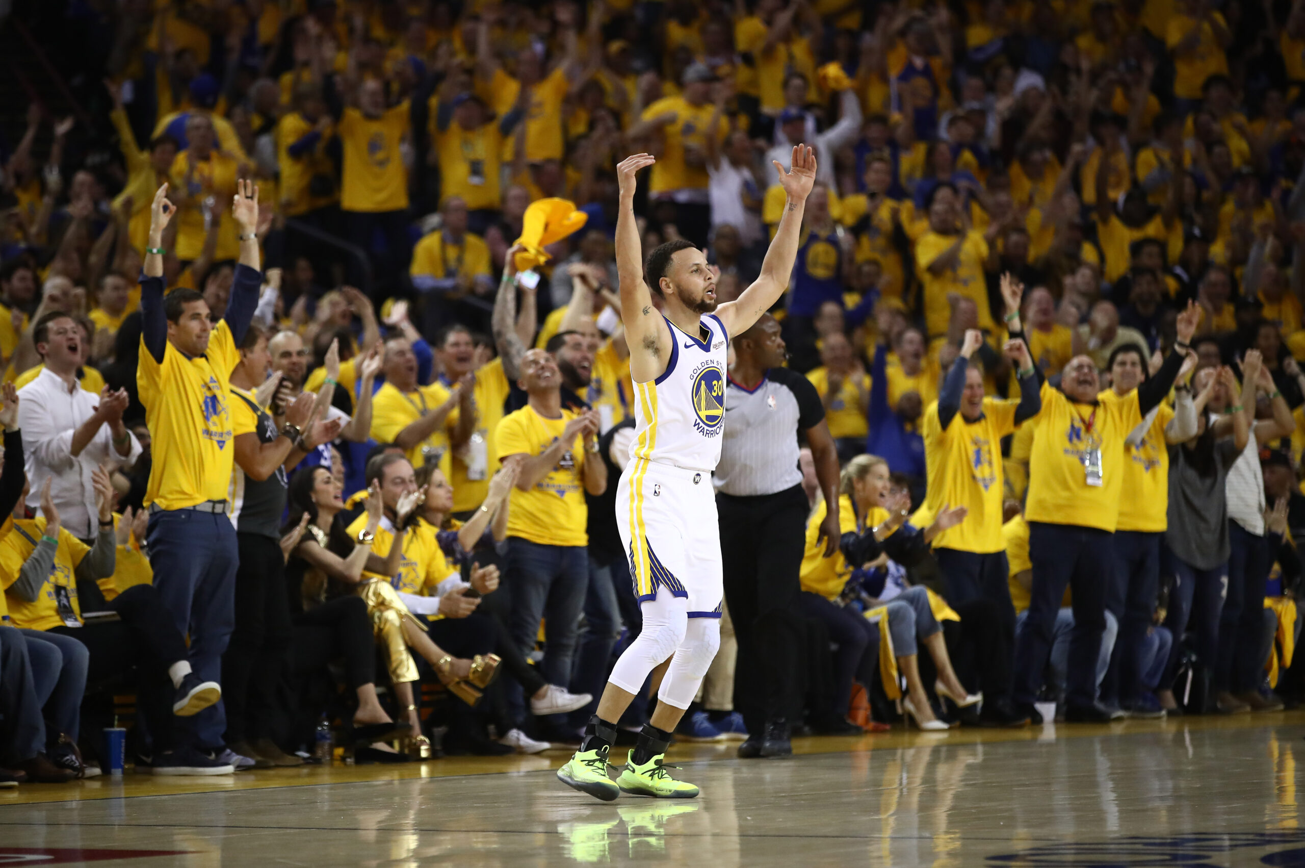 Warriors y Curry empezaron inspirados los playoffs