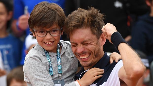 RG: Nicolás Mahut y la emocionante despedida junto a su hijo