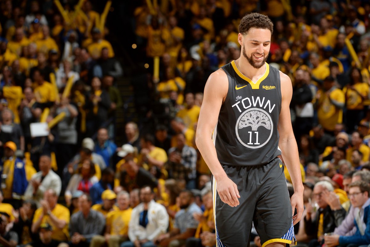 Con Thompson y sin Durant van los Warriors al Juego 4