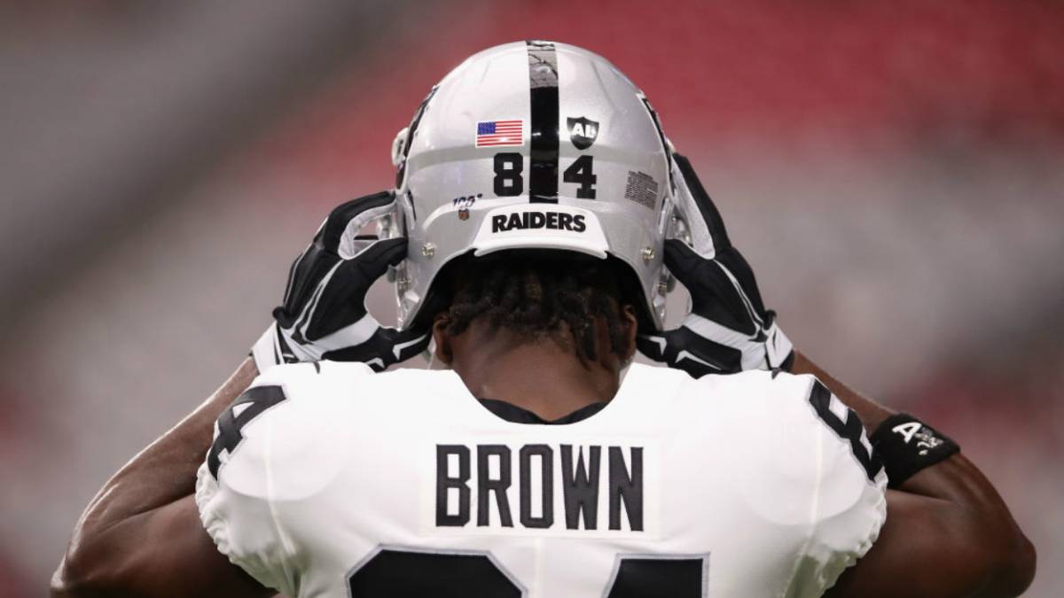 Antonio Brown revoluciona la NFL: cortado por Raiders y firmado por Patriots