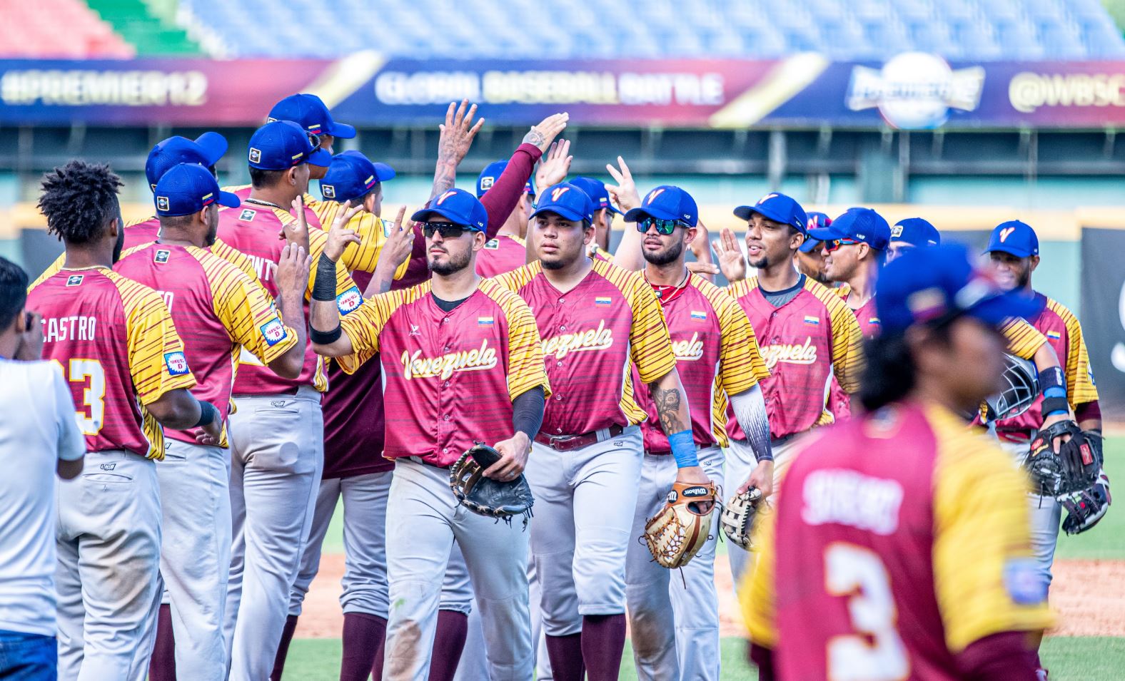 Venezuela inicia con derrota en el Premier 12