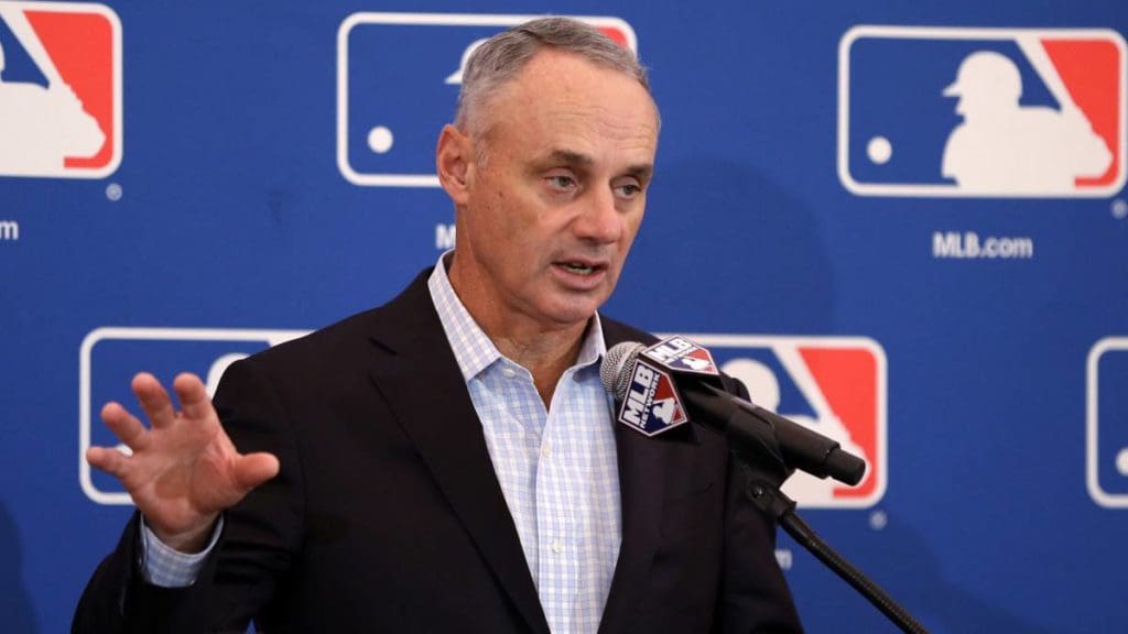 El comisionado Rob Manfred debe liderar la negociación entre MLB y el sindicato de los jugadores.