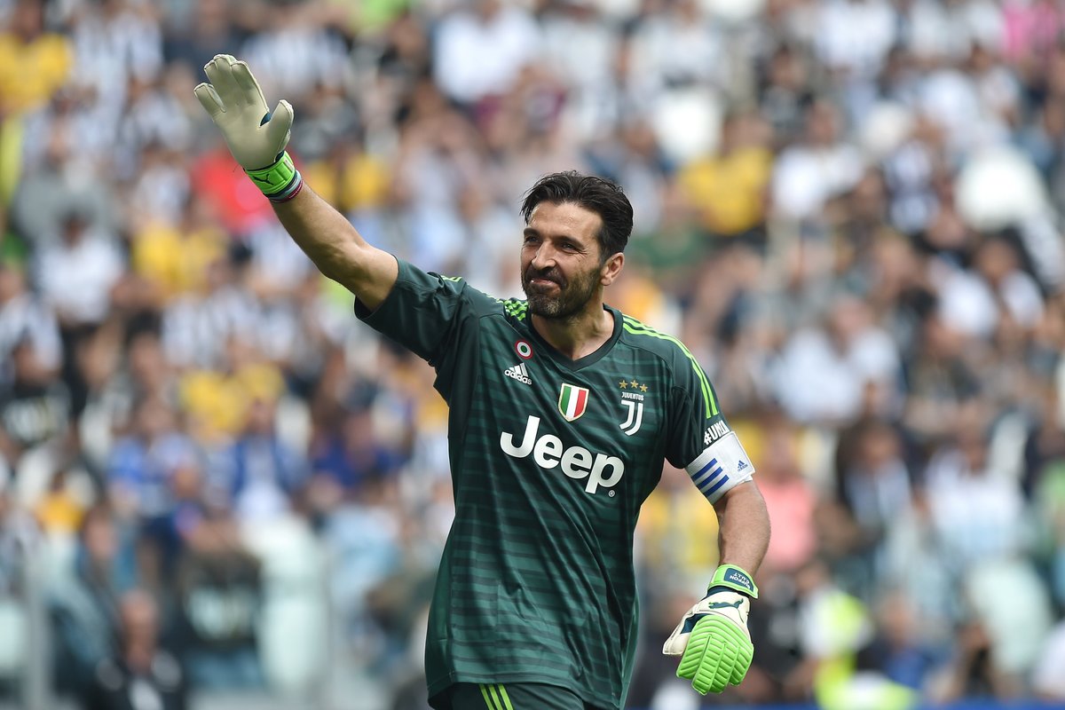 Gianluigi Buffon renueva una temporada más con Juventus