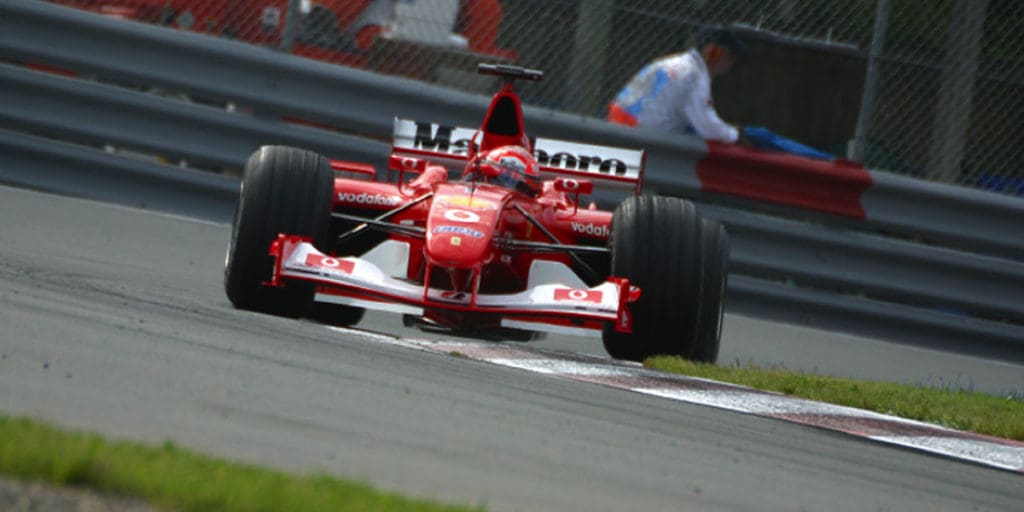 Michael Schumacher a bordo de un Ferrari diseñado por Rory Byrne.