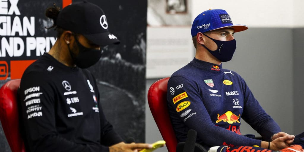 Hamilton deberá aguantar en la salida el ataque de Bottas y de Verstappen.