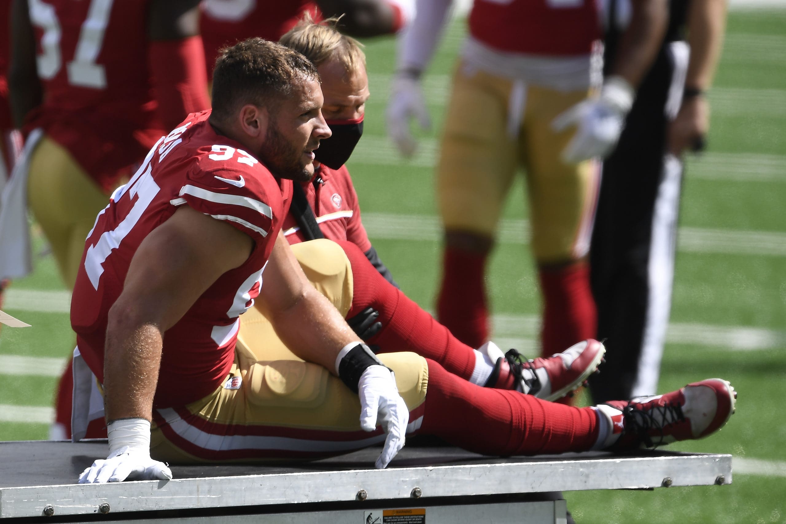 El hospital de la NFL se llenó en dos semanas: Nick Bosa, Saquon, McCaffrey…