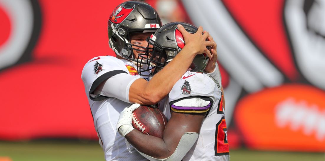 Tampa Bay y Brady enseñaron sus armas ante Carolina