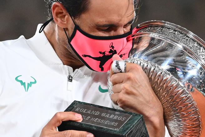 Rafa con la Copa de los mosqueteros