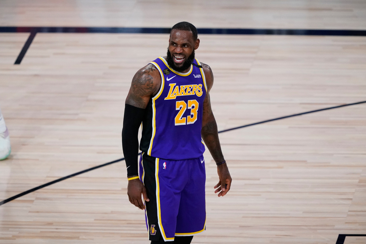 El plan de los Lakers: Schroder de base, LeBron de regreso al 3