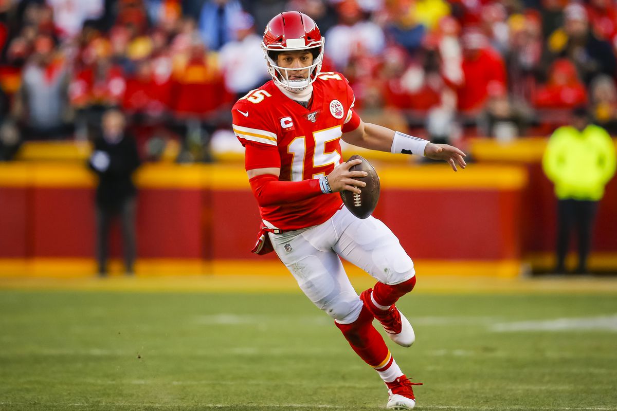 Patrick Mahomes persigue dos marcas en la Semana 14