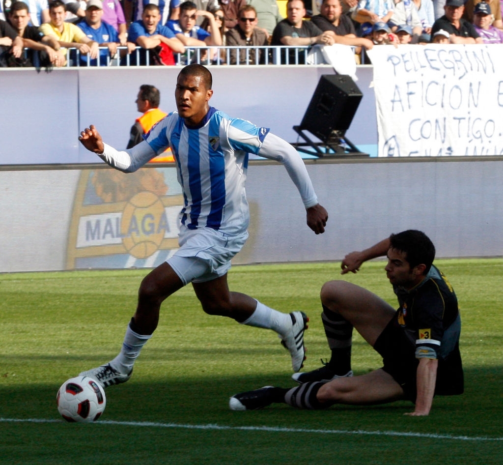 Salomón Rondón vistiendo la camiseta del Málaga.