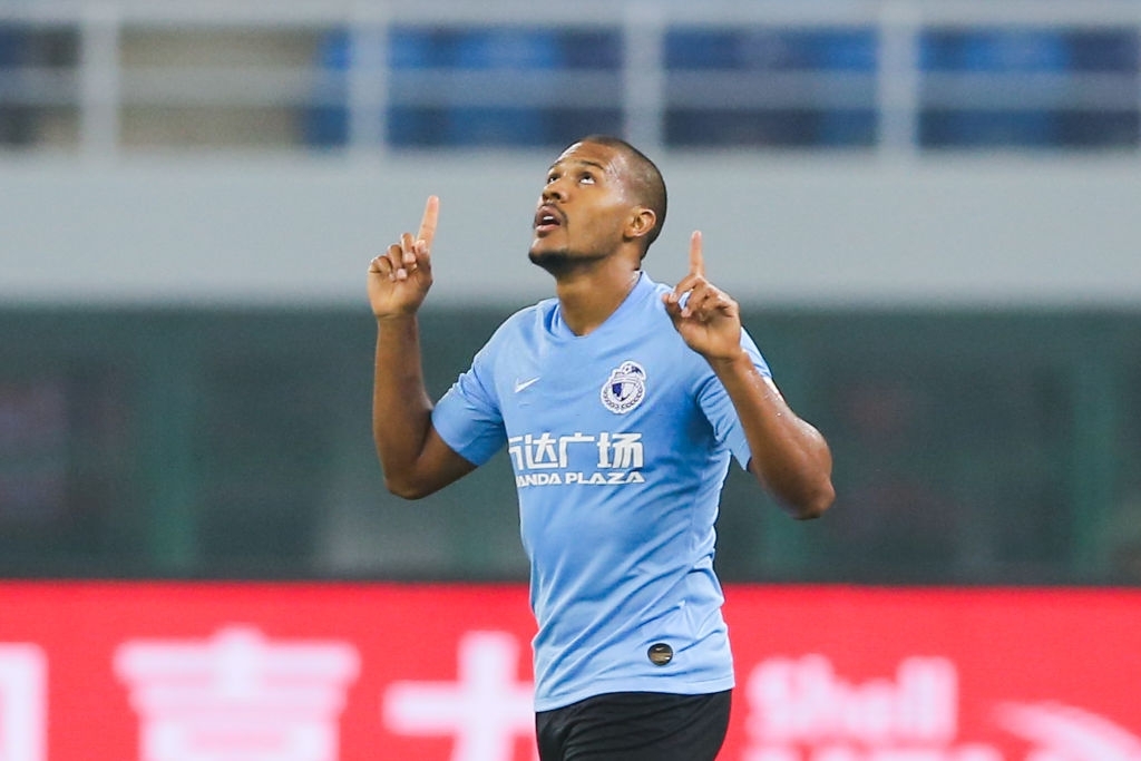 Salomón Rondón con el Dalian Pro.