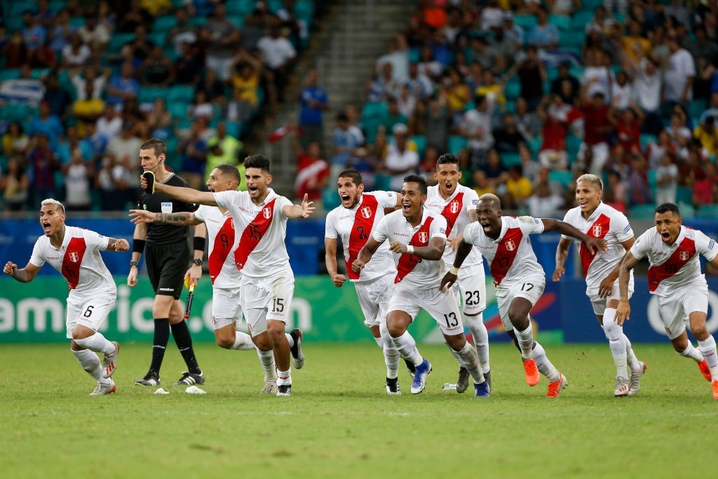 Perú, de rozar la gloria al derrumbe: ¿podrá levantarse de nuevo?