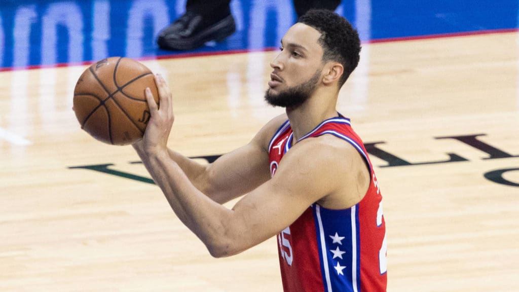 Ben Simmons tiene una mecánica de lanzamiento extraña para lanzar tiros libres.