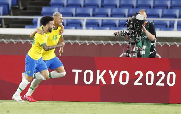 Un Richarlison inspirado guía a Brasil al triunfo en Tokio 2020