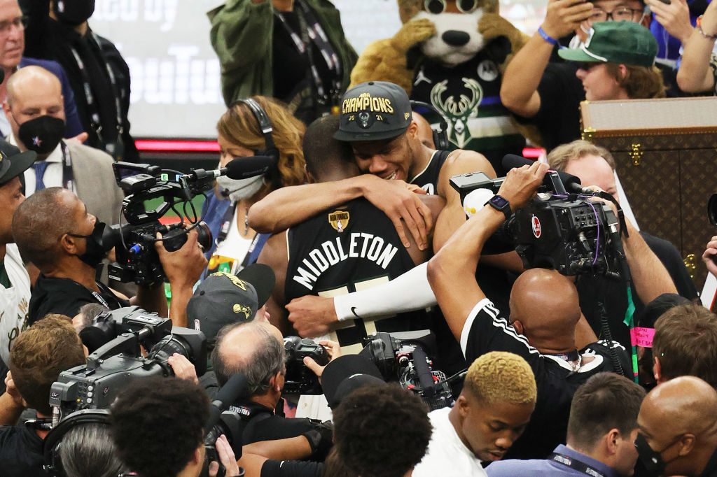 Milwaukee Bucks y un legendario Giannis se proclaman campeones después de 50 años