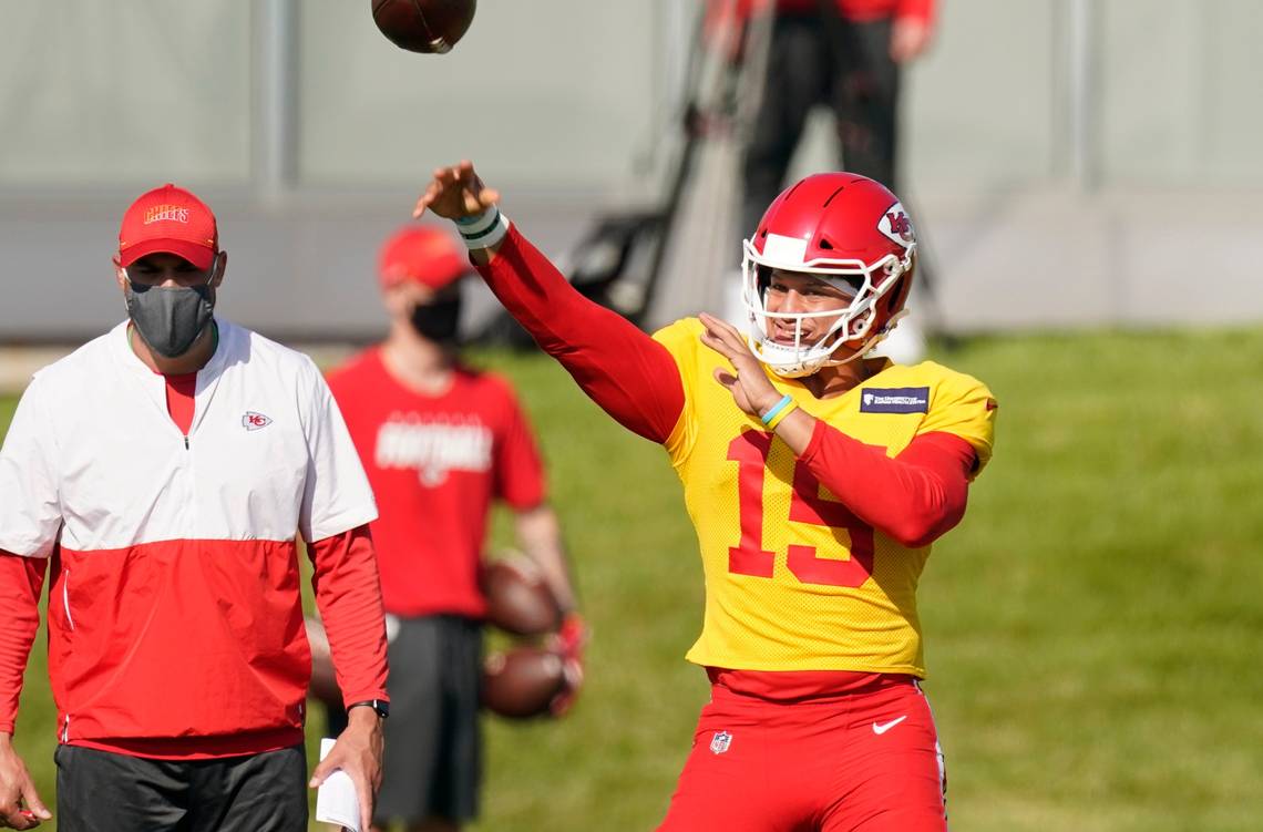 Patrick Mahomes, favorito para romper el récord de yardas por aire en 2021