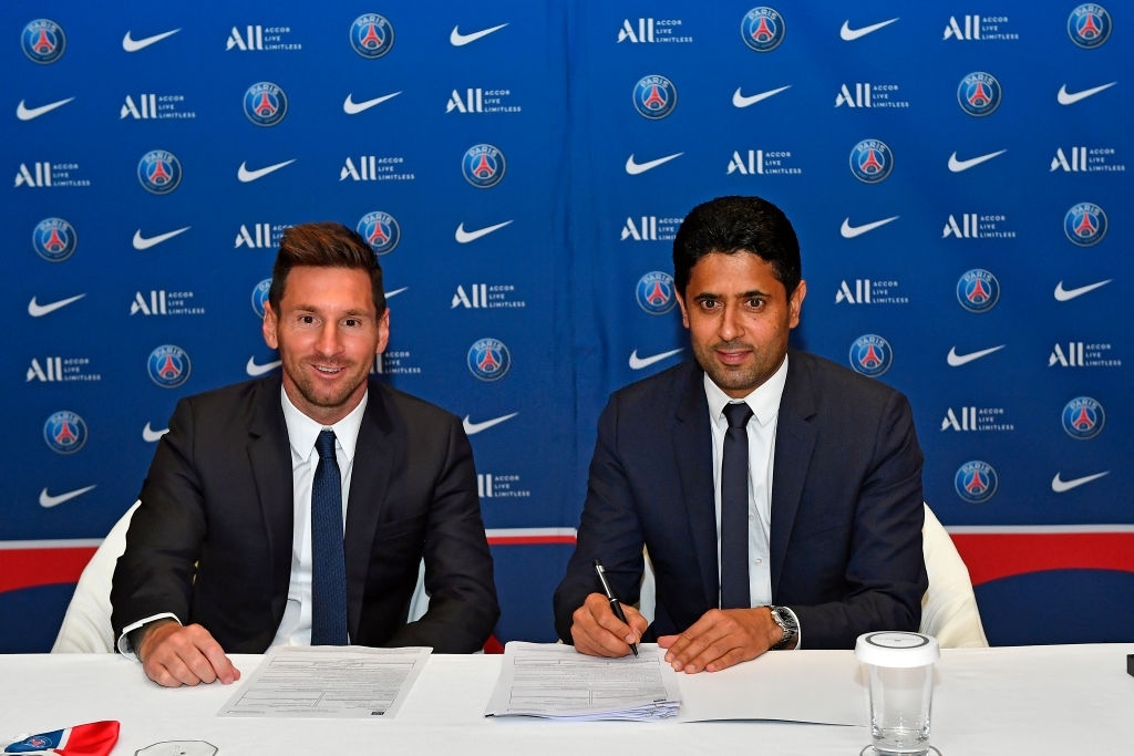 Leo Messi y el presidente del PSG, Nasser Al Khelaifi