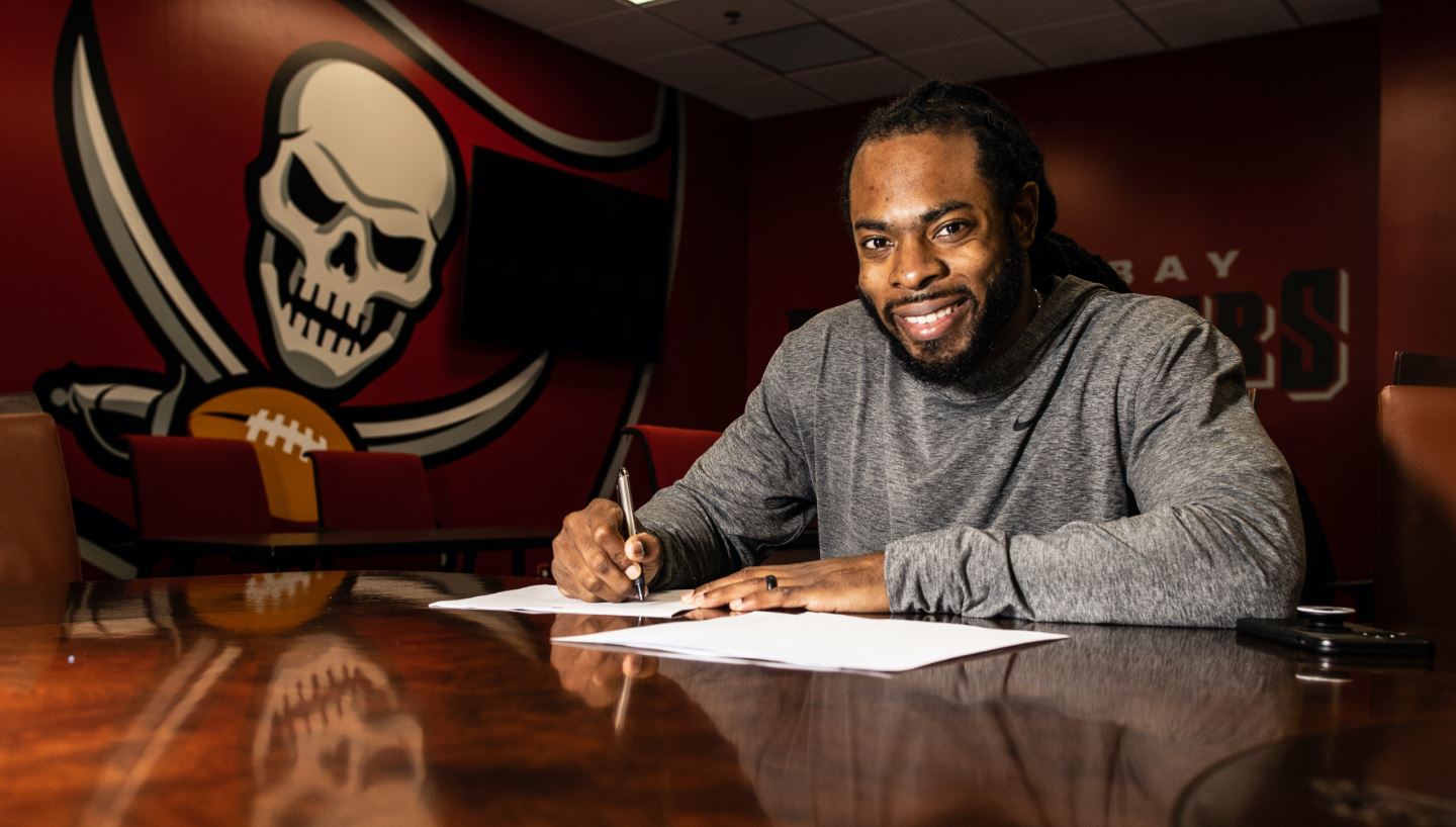 Richard Sherman firma con Tampa Bay: la importancia de la llegada del esquinero a Bucs