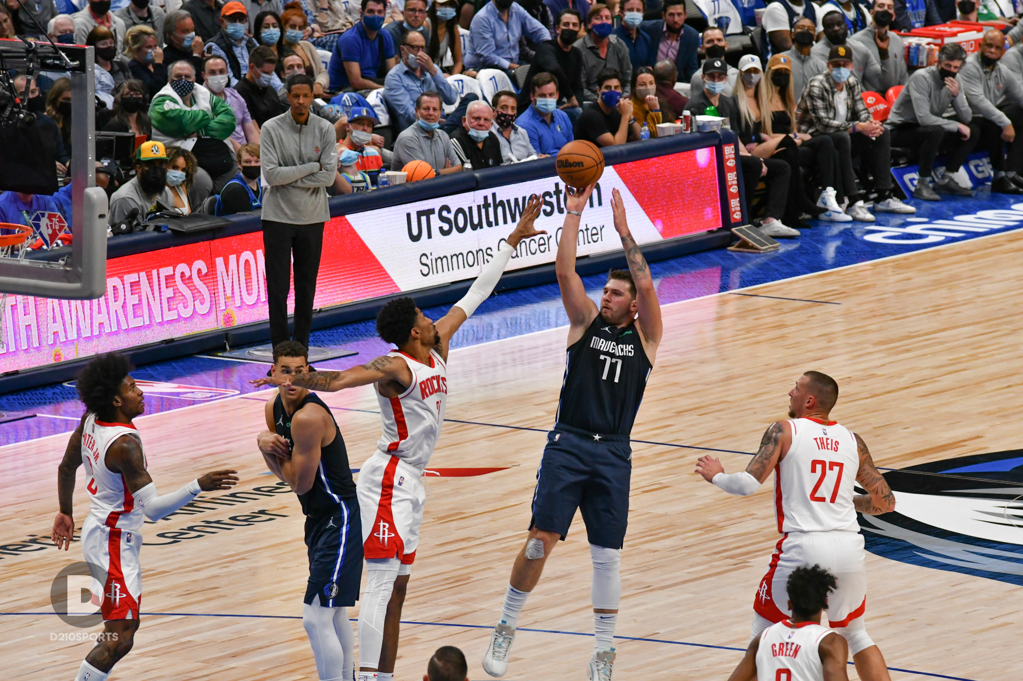 NBA: Dallas Mavericks vence a Houston Rockets en el primer encuentro como local