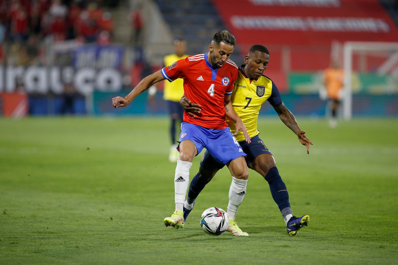 Chile se ahoga ante Ecuador y pone en peligro su clasificación al Mundial