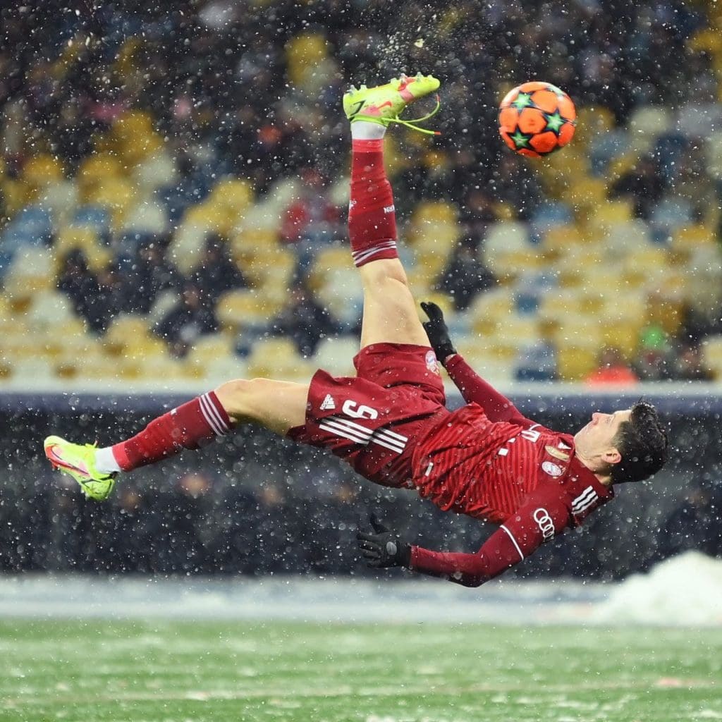 Robert Lewandowski y su chilena contra Dínamo de Kiev