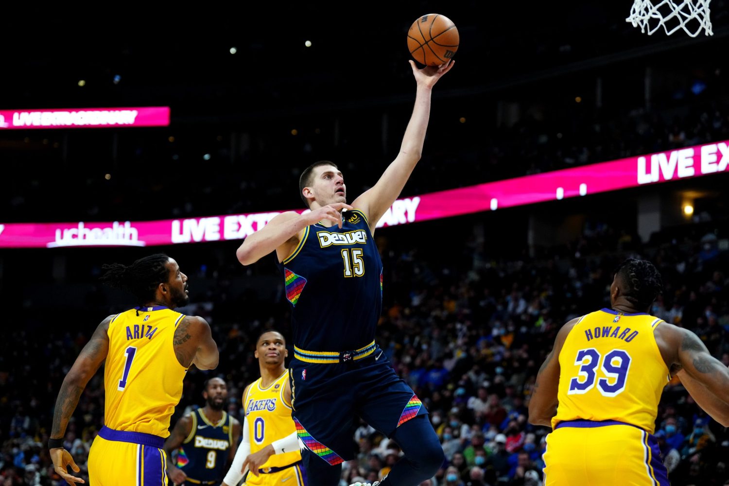 Paliza histórica de los Nuggets a los Lakers